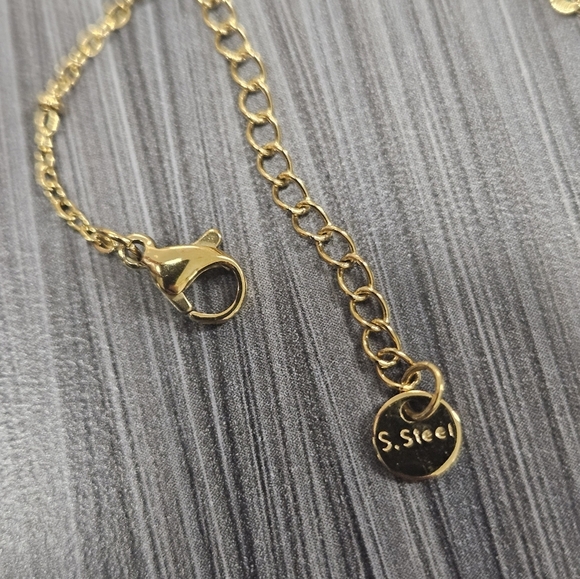 NEW Mother Of Pearl Dainty Carved Hibiscus Flower Pendant - Picture 5 of 9